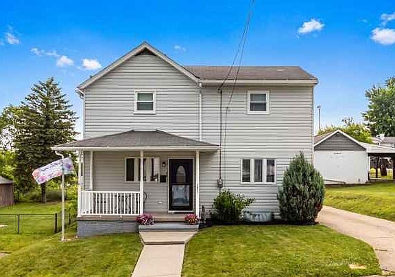 2nd image of 1017 Linden St