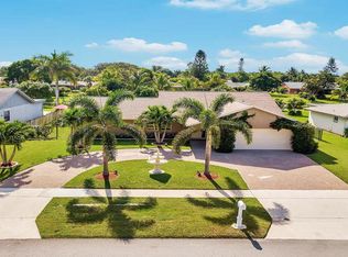120 Barcelona Dr, Royal Palm Beach, FL 33411