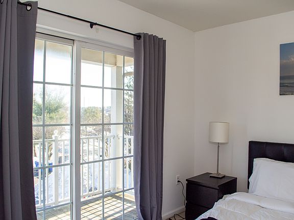 2nd image of 889 Green St APT 203-1