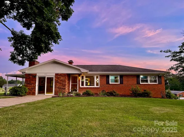 795 Monte Vista Rd, Candler, NC 28715