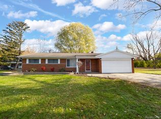 39412 Moravian Dr, Clinton Township, MI 48036