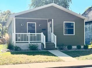 202 15th St, Winona Lake, IN 46590