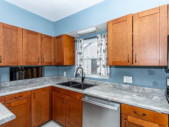 4th image of 3122 Madison Ave