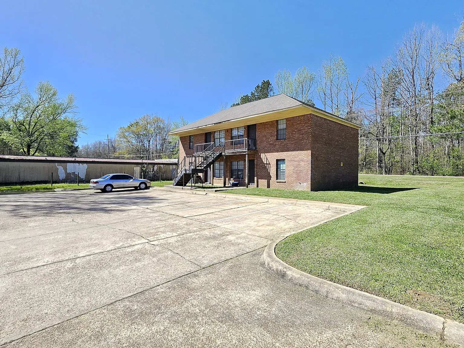 Ridge Creek Apartments (Dixon) — Photo 3