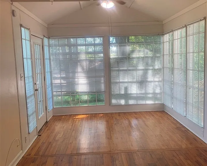 1607 Jackson Bluff Rd — Photo 5