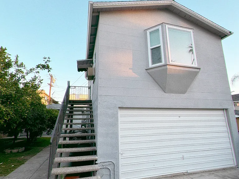 1054 Winchester Ave #B — Photo 4