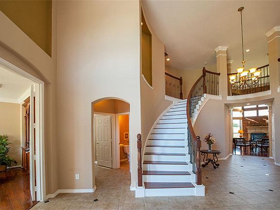 Step into this enormous elegant 2 story entry