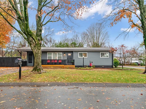 101 E Bertha St, Fayetteville, AR 72703