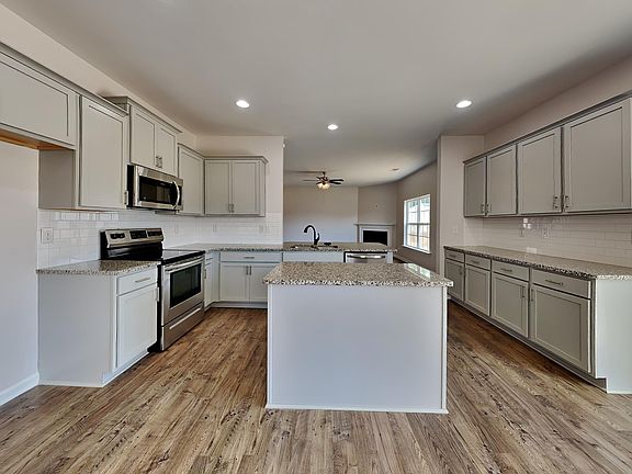 5th image of 818 Hillsdale Ave