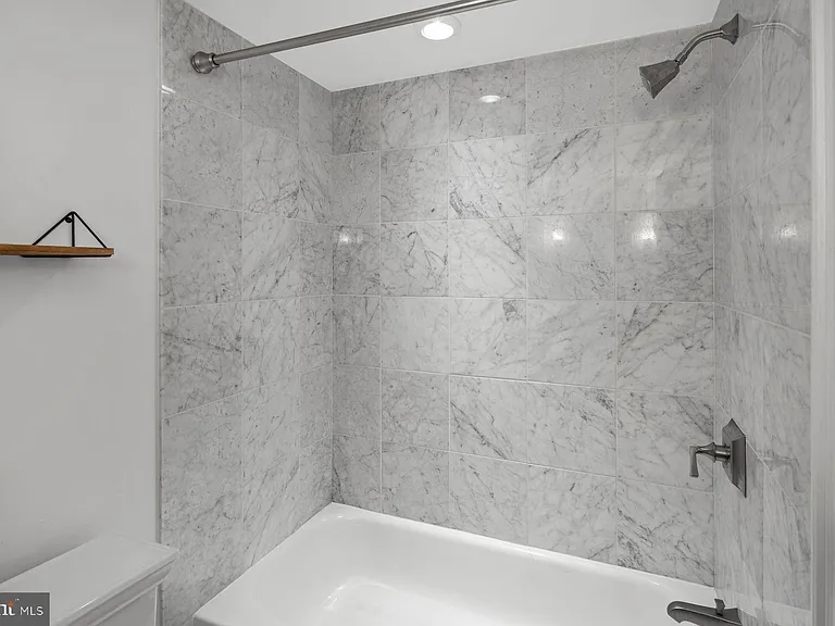 1500 Chestnut St #20I — Photo 20