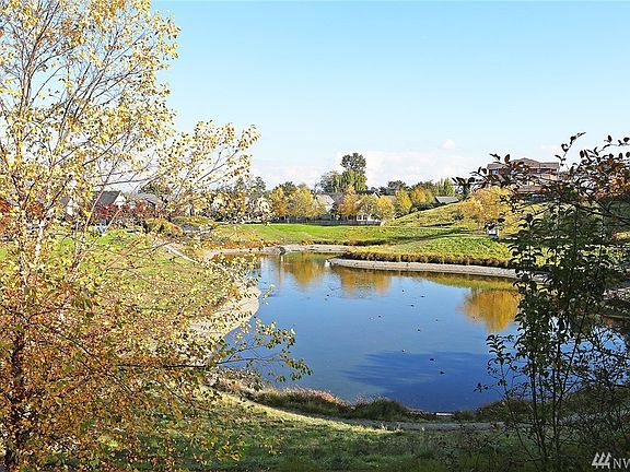 Home abuts reservoir/duck pond with walking trail.  Additional community spaces include nearby Viewpoint Playfield with awesome city view outlook and community pea patch. 