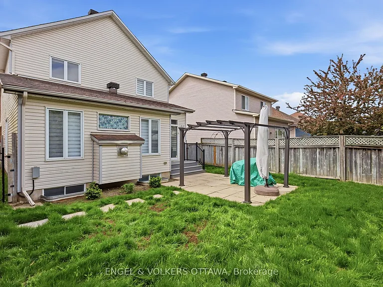1033 Como Cres — Photo 27