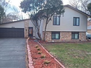 8106 Groveland Rd, Mounds View, MN 55112