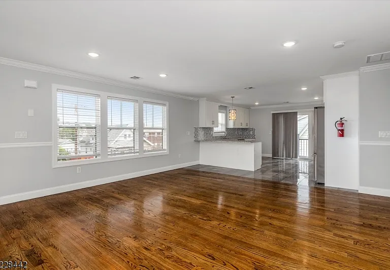 706 Elm St — Photo 4