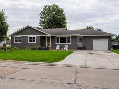 703 8th Ave SE, Dyersville, IA, 52040
