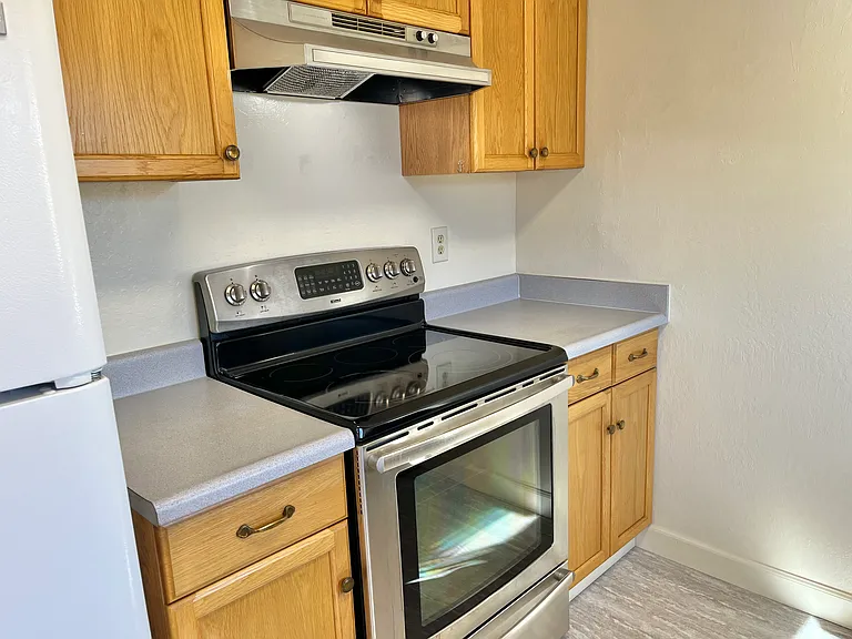 202 E J St #6 — Photo 5