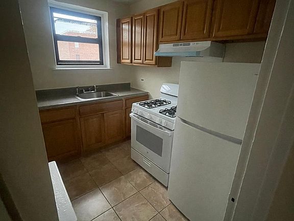 4th image of 150 Smith St #A14