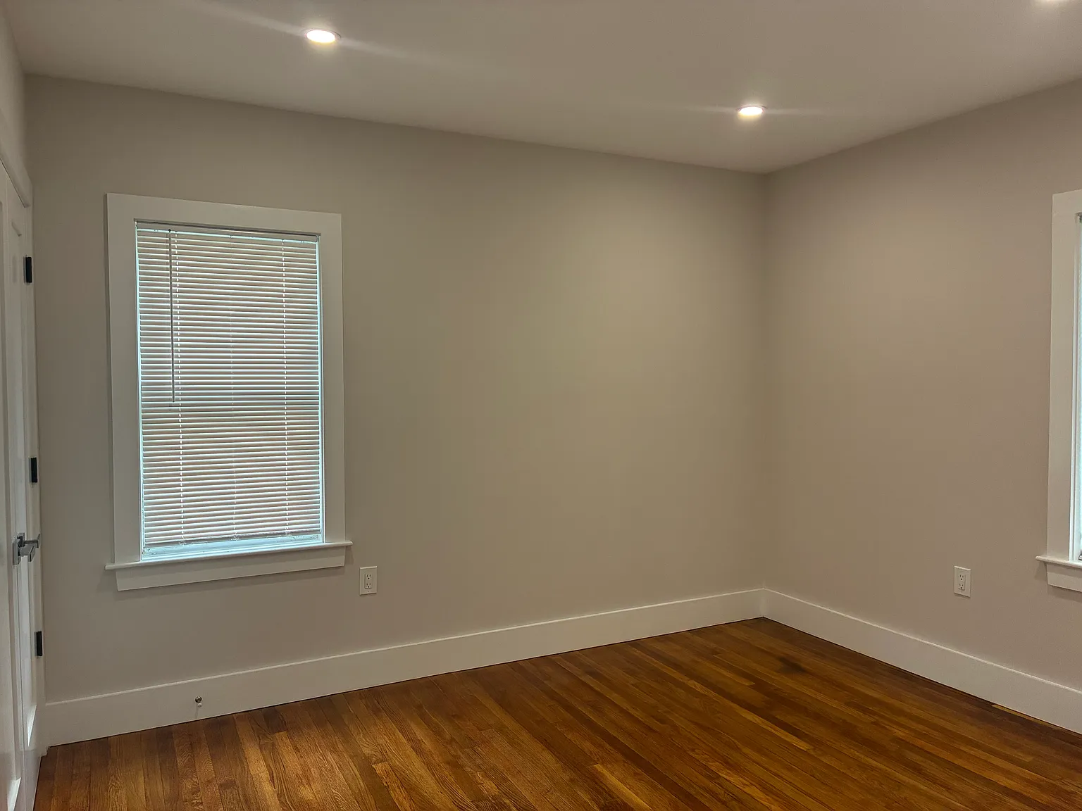 3 bed, 1.5 bath, 9999 sqft, $3,300 — Photo 3