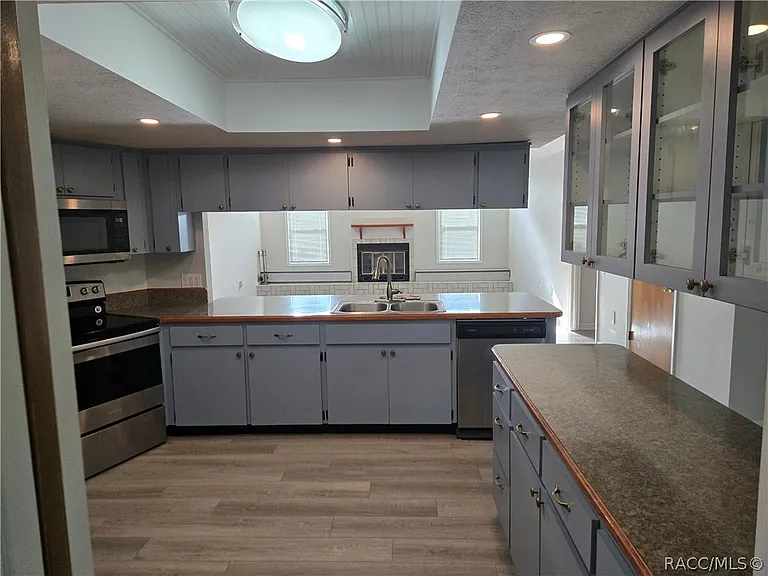 8288 W Barry Ct — Photo 3
