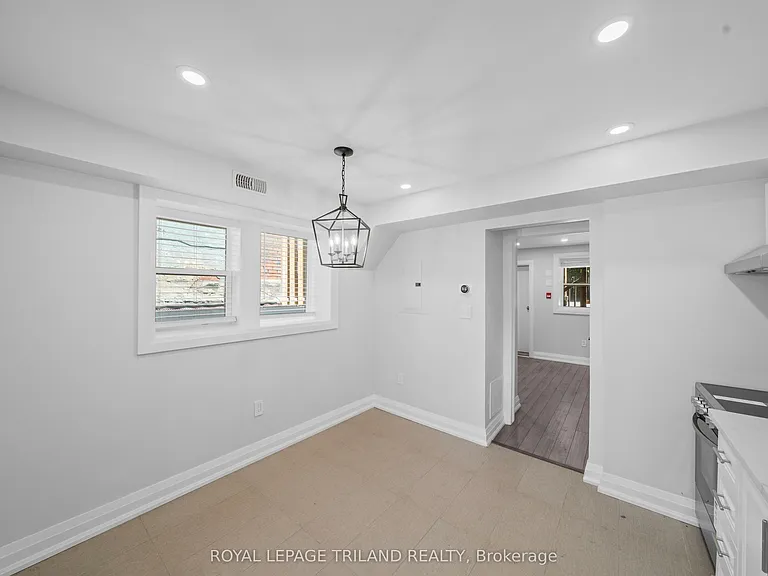15 Balmoral Ave S #4 — Photo 24