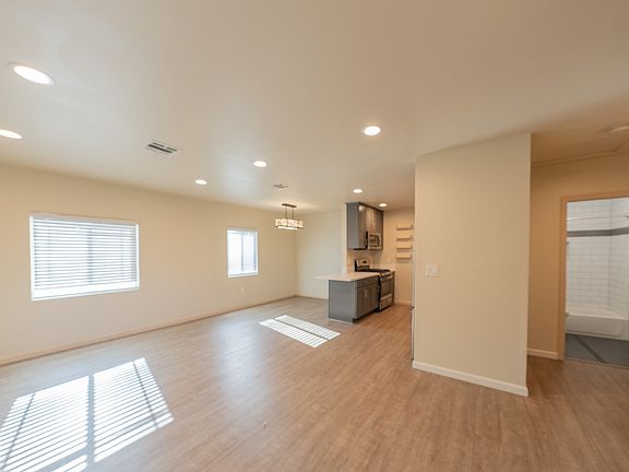 5th image of 7503 Camellia Ave