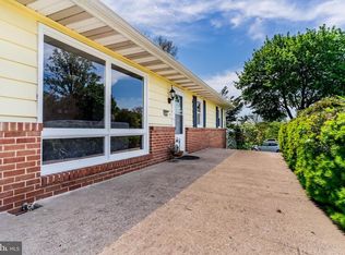 921 Thornton Dr, Mechanicsburg, PA 17055