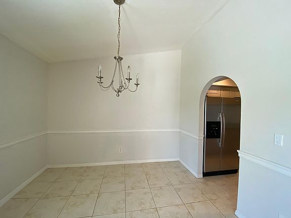 5th image of 906 SW 47th Ter #7