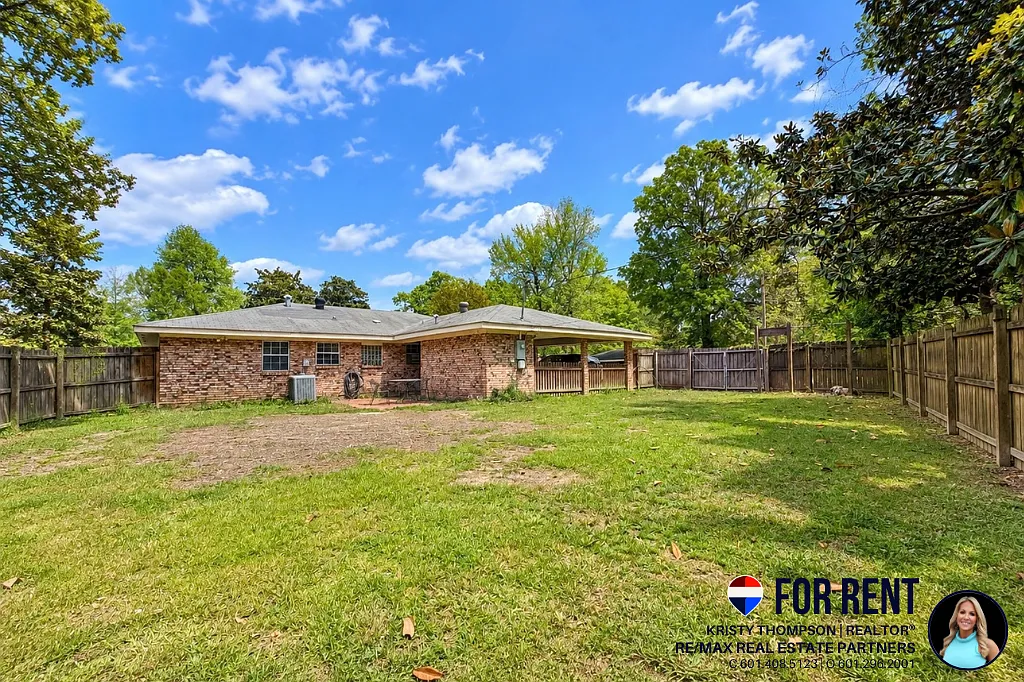 3 Bed | 2 Bath Home for Rent Near USM! Avail Nov — Photo 3
