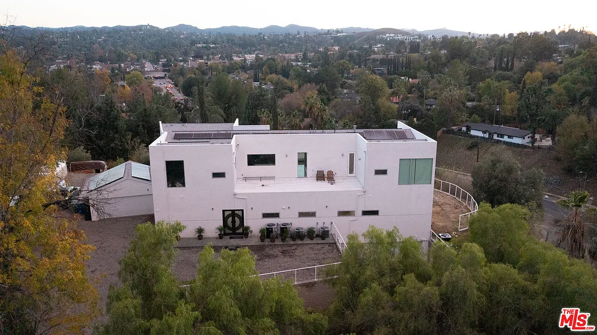 Building Photo - 5900 N Winnetka Ave