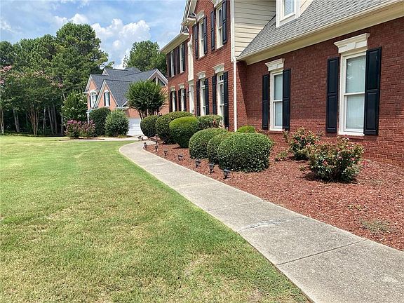3rd image of 2705 Montclair Pl