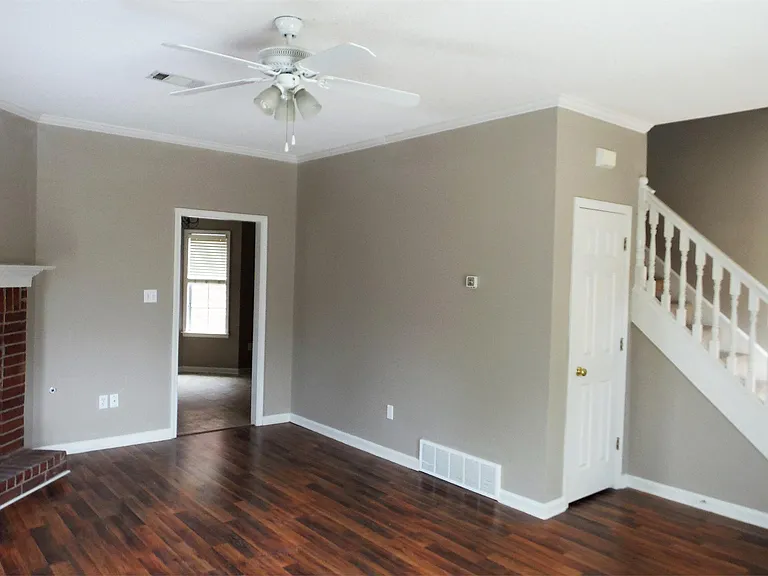 8669 Ashley Glen Cir N — Photo 2