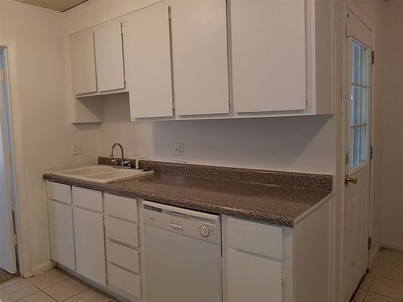 5th image of 100 Briarwood Dr