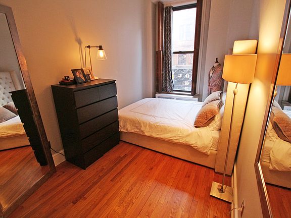 5th image of 31 W 70th St APT 3