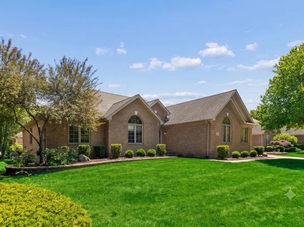52688 Clinton Oak Ln, Shelby Township, MI 48316