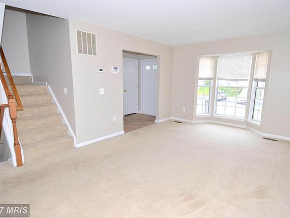 3rd image of 207 Royal Oak Ct