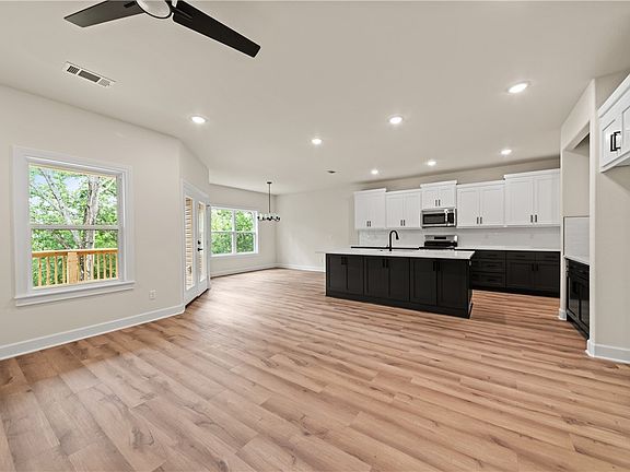 5th image of 13 Hudson Ln