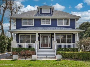 381 Blackhawk Rd, Riverside, IL 60546