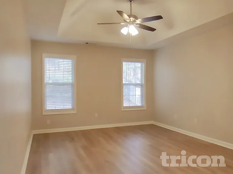 20 E Lawn Dr — Photo 9