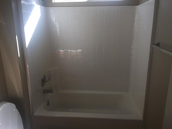 5th image of 601 W Avenue H13