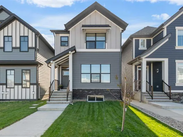 395 W Magnolia Dr SE, Calgary, AB T3M 3M4