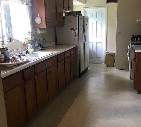 2nd image of 106 W South St
