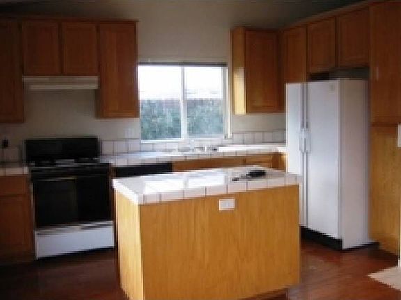 Kitchen W/Tile Counters
