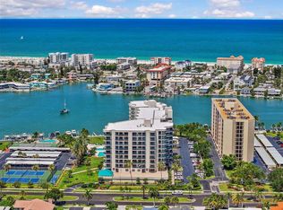 670 Island Way APT 800, Clearwater, FL 33767