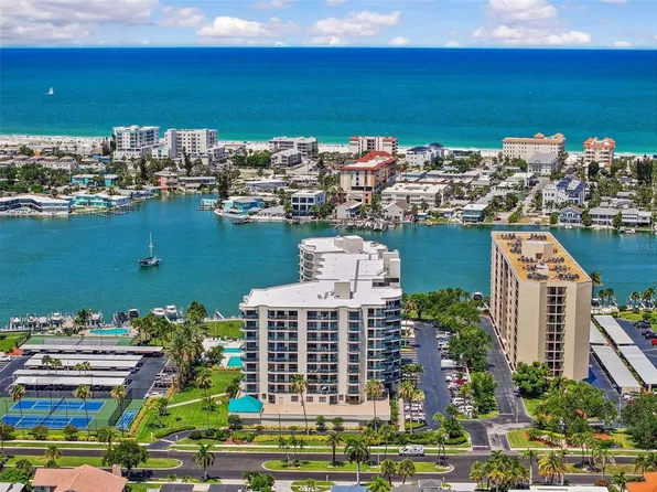 670 Island Way APT 800, Clearwater, FL 33767