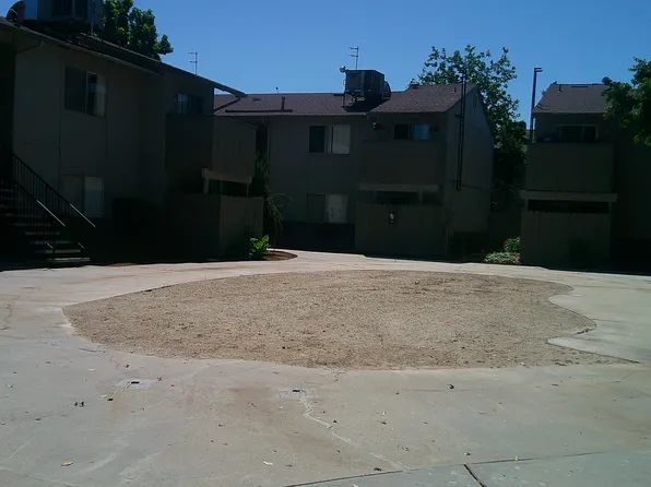 Lindsay Apartments, 1697 E Roberts Ave #779d49547, Fresno, CA 93710
