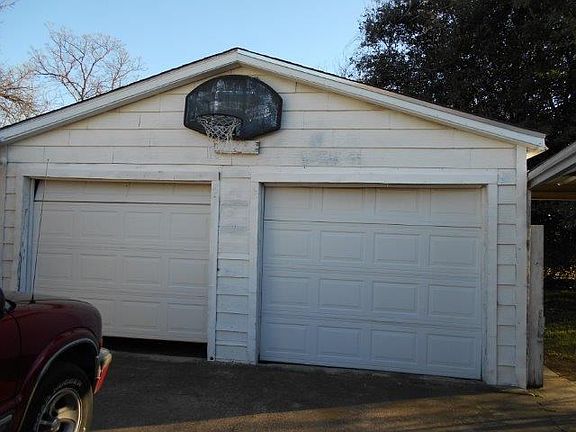 4th image of 2712 Carnation Ave