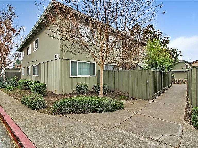 3586 Payne Ave #10 — Photo 35