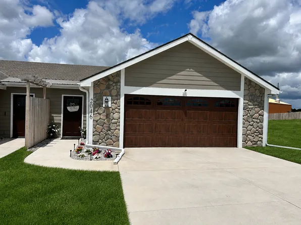 2046 Sutter Woods Rd, Junction City, KS 66441