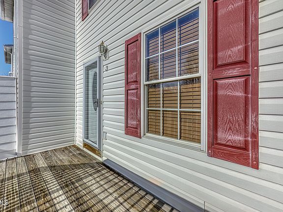 5th image of 121 Bilco St