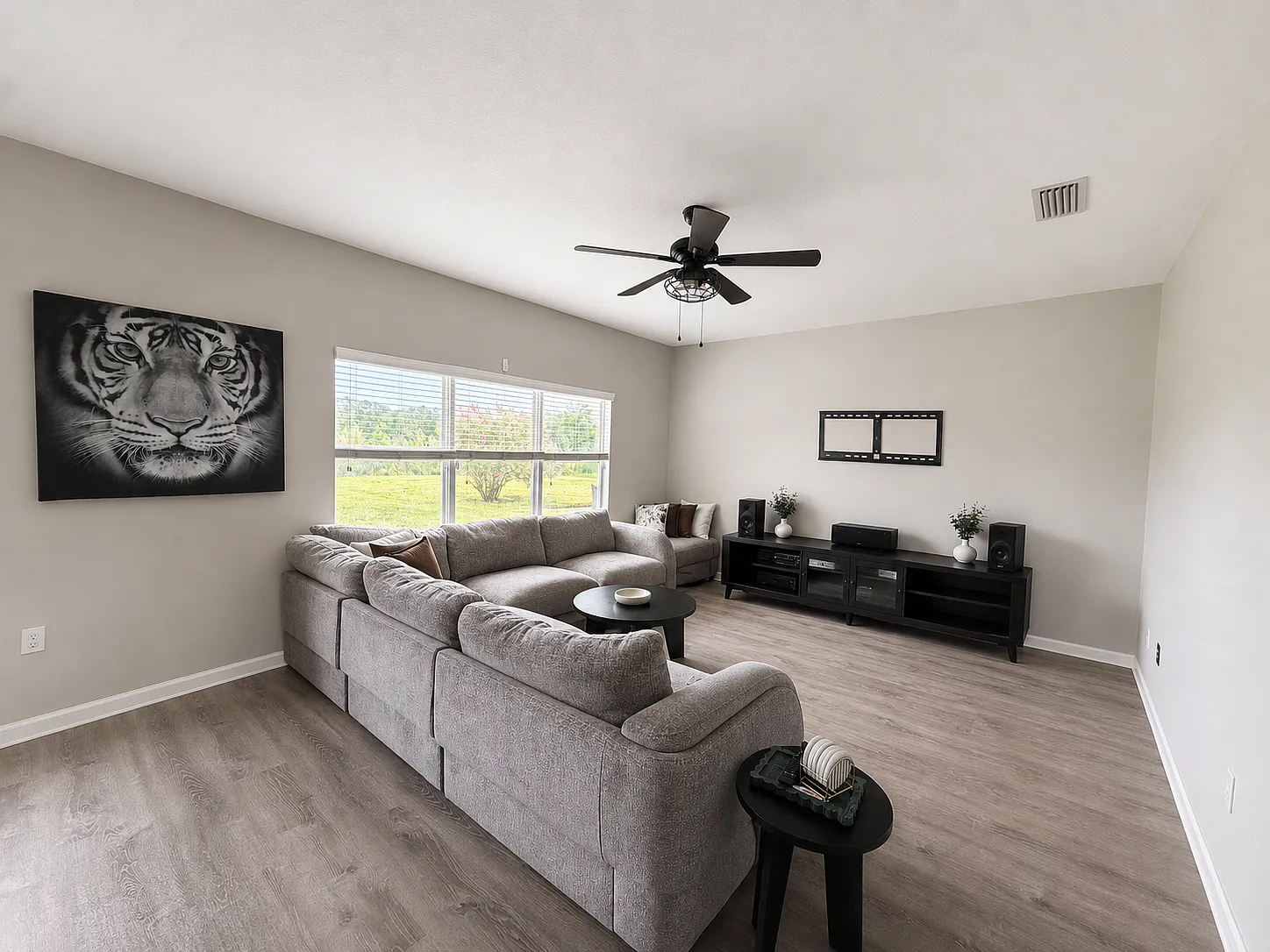4 bed, 3.0 bath, 2194 sqft, $2,250 — Photo 3